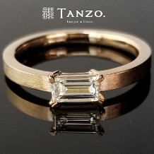 [TANZO] こだわりのバケットカットダイヤモンドの婚約指輪