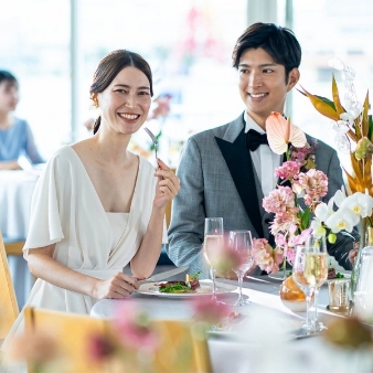 ＯＣＥＡＮ ＰＬＡＣＥ:【パパママ婚対象】お子様のお披露目を兼ねたアットホームパーティプラン:みなと元町駅から7分！神戸の空、海、街を見渡す絶景×レストランの本格イタリアン◆海を見渡す神戸港を舞台に、空と海に永遠を誓うセレモニーは格別。1日1組限定で、選べるふたつのチャペルとパーテイスペース。さらにはふたつのガーデンでガーデン付。まるでリゾートのような空間で上質なおもてなしと心温まるパーティを。10名様～100名様まで幅広くご利用いただけます。★充実のフェア内容★《来館特典》お申し込みの有無に関わらず当館が式場見学1軒目＆AM来館で選べるギフト最大3万円分プレゼント！【当館クチコミ高評価◎特選牛などが食べられる3万円相当ハーフコース試食】※土日祝のAMフェア限定・平日は1件目来館であれば適用◆《成約特典》1件目来館で挙式料20万円やドレス20万円プレゼントなど、ウェディングアイテム最大150万円優待♪