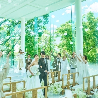 結婚式場：初日がオトク*150万特典＆絶品4万試食◆感動チャペル生演奏