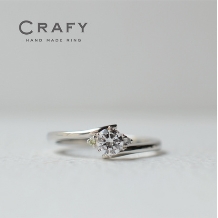 ＣＲＡＦＹ（クラフィ）:【想いを込めて手作りする婚約指輪】ダイヤを抱え込むプラチナのリング