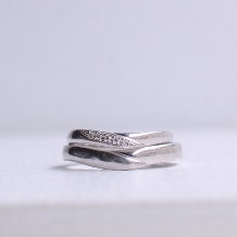 ＣＲＡＦＹ（クラフィ）:【ふたりで作る結婚指輪】ゆるやかなV字ライン/プラチナ