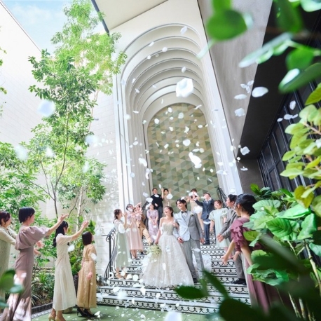 ニーズ名古屋丸の内 by T&G WEDDING（旧 トリフォーリア NAGOYA）：＼平日BIG／白樺チャペル＆大階段＆豪華試食*憧れリアル体験