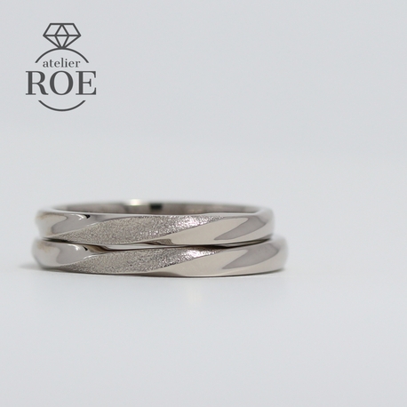 ふたりで作る特別な手作り結婚指輪【スターダストでキラっと光るラインを彫った指輪】