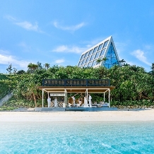 ザ・ギノザリゾート　美らの教会／アールイズ・ウエディング:今予約が断前お得！【26年9月～11月秋婚の方へ】晴天率◎人気シーズンも100万以内でお得に