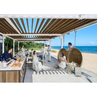 ザ・ギノザリゾート　美らの教会／アールイズ・ウエディング:【 26年7月～8月挙式の方へ】 青空と海が彩る夏婚×今予約で人気オプションプレゼント