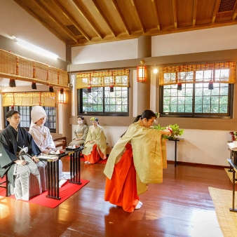 芝大神宮／クチュールナオコ銀座店:＜期間限定ご優待！衣裳27.5万円分込み＞神社挙式のみをご検討の方へ◆48名まで参列可能＊通常挙式プラン