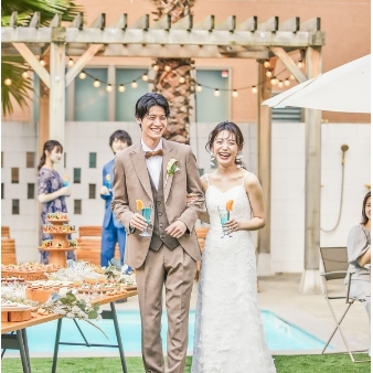 ＷＥＥＫＥＮＤ　ＨＯＵＳＥ &nbsp;（ウィークエンドハウス）:＜ゼクシィ限定＊充実プラン＞こだわりたい方必見♪【80名349万】:天神駅徒歩圏内、各公共交通機関からもアクセス抜群！福岡では珍しい『一棟貸切邸宅』＆非日常感溢れる西海岸の貸切リゾート！1泊2日のステイウェディングも先輩カップルから大好評！開放感のある空間で叶えるおふたりらしいオリジナルウェディングをご提案！できたてのお料理で大切なゲストの皆様をおもてなし★6名～130名まで幅広く対応。気になるご予算や日程相談など、専属プランナーが丁寧にご説明させていただきます。ご日程に関してはまだ目処がたっていなくてもお気軽にご相談ください！1件目の見学がおすすめ♪今だけ1件目来館で3万円ギフトプレゼント！ドレス特典やスイートルーム宿泊特典等、選べるご成約特典も満載♪