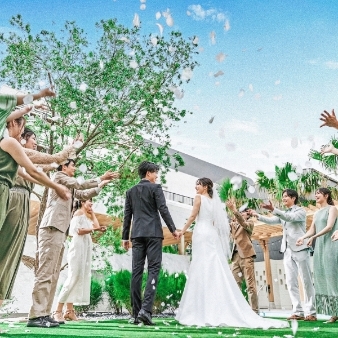 結婚式場：【初見学のカップルに◎】最大180万優待×4万試食×1棟貸切WD
