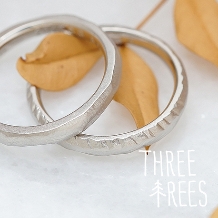 ＴＨＲＥＥ ＴＲＥＥＳ（スリーツリーズ）:あえてヤスリの跡を残したままで… THREE TREES 手作り結婚指輪