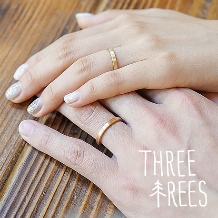 ＴＨＲＥＥ ＴＲＥＥＳ（スリーツリーズ）:シンプルベースで仕上げ方にオリジナリティを