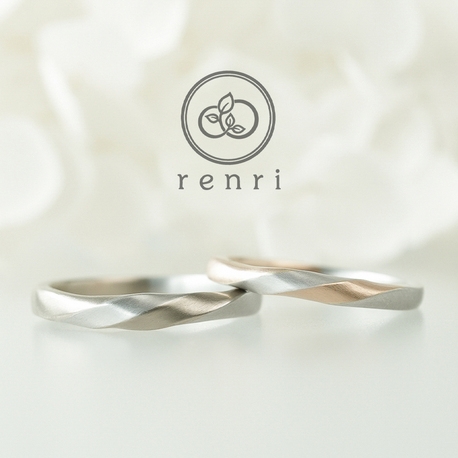 ふたつを繋ぐ、コンビカラーのデザインリング