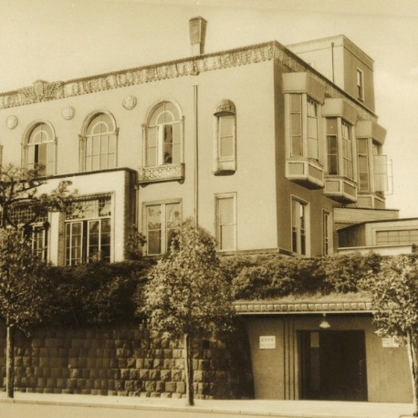 霞山会館（ＫＡＺＡＮ　ＫＡＩＫＡＮ）：【スイーツ付平日限定フェア】クラシカルな空間で静寂の時間を