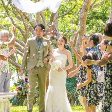 フサキビーチリゾート ホテル&ヴィラズ/クチュールナオコウエディング:【期間限定】挙式100%OFF+コース料理6名分プレゼント!挙式スペシャルパッケージ346,500円:石垣島の爽やかな風を感じながら、大自然のエネルギーやパワーが宿る樹木に見守られ愛を誓うアヤパニ フォレストウエディング。