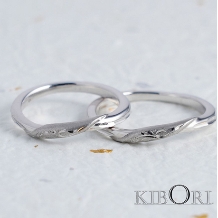 ブライダルリング専門店　輝織‐ＫＩＯＲＩ‐:他の人がつけていない指輪が欲しい！「輝彫-kibori- 」澪（みお）手彫り
