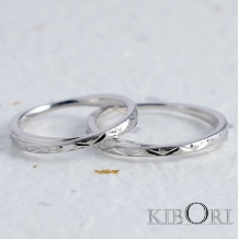 ブライダルリング専門店　輝織‐ＫＩＯＲＩ‐:誰もつけていない指輪が欲しい！輝彫-kibori-/マリッジリング　編（ふみ）