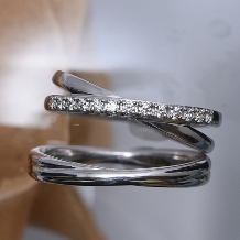 ブライダルリング専門店　輝織‐ＫＩＯＲＩ‐:クロスラインの華やかなデザイン　Pt900マリッジリング（WLR-27.28）