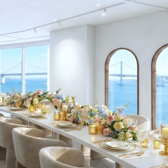 ＭＡＲＩＮＥ ＴＯＷＥＲ ＷＥＤＤＩＮＧ:【40名／挙式＋披露宴】最大85万円ご優待＜10ヵ月以内＞　《リニューアル記念SPECIALプラン》:【2026年6月チャペル&パーティ会場リニューアル】空間デザインを刷新し！先行案内フェア実施中♪【1件目来館特典／高級カタログギフト2万円相当プレゼント♪】×【1件目成約特典：衣裳3着50万円分ご優待】≪駅徒歩1分×1組貸切≫挙式は【選べる2スタイル】地上100mの展望フロアとリニューアルする新チャペルからお好みでセレクトできる。パーティ会場は山下公園と海を臨む横浜を感じる空間。そのすべてを1組で貸切に。お料理はゲストもおもわず笑顔がこぼれるおもてなし料理をご提供。フェアではデザート付きの贅沢ハーフコース無料試食をお楽しみください。1組貸切・みなとみらいを一望する横浜マリンタワーで叶えるウエディングをフェアで体験しませんか。