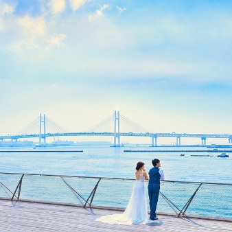 ＭＡＲＩＮＥ ＴＯＷＥＲ ＷＥＤＤＩＮＧ:【40名／挙式＋披露宴】最大90万円ご優待＜一年半以内／平日限定＞:【2026年6月チャペル&パーティ会場リニューアル】空間デザインを刷新し！先行案内フェア実施中♪【1件目来館特典／高級カタログギフト2万円相当プレゼント♪】×【1件目成約特典：衣裳3着50万円分ご優待】≪駅徒歩1分×1組貸切≫挙式は【選べる2スタイル】地上100mの展望フロアとリニューアルする新チャペルからお好みでセレクトできる。パーティ会場は山下公園と海を臨む横浜を感じる空間。そのすべてを1組で貸切に。お料理はゲストもおもわず笑顔がこぼれるおもてなし料理をご提供。フェアではデザート付きの贅沢ハーフコース無料試食をお楽しみください。1組貸切・みなとみらいを一望する横浜マリンタワーで叶えるウエディングをフェアで体験しませんか。