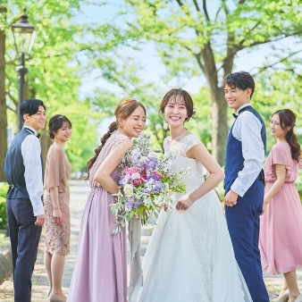 ＭＡＲＩＮＥ ＴＯＷＥＲ ＷＥＤＤＩＮＧ:【60名／挙式＋披露宴】最大90万円ご優待＜10ヵ月以内＞　《リニューアル記念SPECIALプラン》:【2026年6月チャペル&パーティ会場リニューアル】空間デザインを刷新し！先行案内フェア実施中♪【1件目来館特典／高級カタログギフト2万円相当プレゼント♪】×【1件目成約特典：衣裳3着50万円分ご優待】≪駅徒歩1分×1組貸切≫挙式は【選べる2スタイル】地上100mの展望フロアとリニューアルする新チャペルからお好みでセレクトできる。パーティ会場は山下公園と海を臨む横浜を感じる空間。そのすべてを1組で貸切に。お料理はゲストもおもわず笑顔がこぼれるおもてなし料理をご提供。フェアではデザート付きの贅沢ハーフコース無料試食をお楽しみください。1組貸切・みなとみらいを一望する横浜マリンタワーで叶えるウエディングをフェアで体験しませんか。