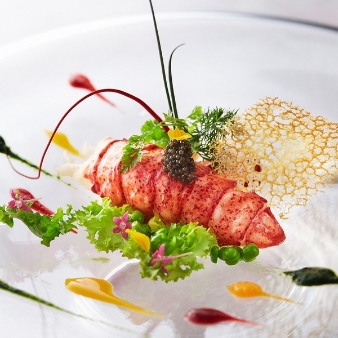 ＭＡＲＩＮＥ ＴＯＷＥＲ ＷＥＤＤＩＮＧ:【10名／挙式＋食事会】最大50万円ご優待＜半年以内＞:【2026年6月チャペル&パーティ会場リニューアル】空間デザインを刷新し！先行案内フェア実施中♪【1件目来館特典／高級カタログギフト2万円相当プレゼント♪】×【1件目成約特典：衣裳3着50万円分ご優待】≪駅徒歩1分×1組貸切≫挙式は【選べる2スタイル】地上100mの展望フロアとリニューアルする新チャペルからお好みでセレクトできる。パーティ会場は山下公園と海を臨む横浜を感じる空間。そのすべてを1組で貸切に。お料理はゲストもおもわず笑顔がこぼれるおもてなし料理をご提供。フェアではデザート付きの贅沢ハーフコース無料試食をお楽しみください。1組貸切・みなとみらいを一望する横浜マリンタワーで叶えるウエディングをフェアで体験しませんか。