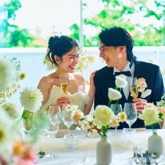 ＭＡＲＩＮＥ ＴＯＷＥＲ ＷＥＤＤＩＮＧ:【6名／フォト＋食事会】ウエディングフォトとご家族とのお食事会を一緒に＜ドレス会食／衣裳込み＞