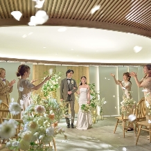 ＭＡＲＩＮＥ ＴＯＷＥＲ ＷＥＤＤＩＮＧ:【30名／挙式＋披露宴】素材や仕立てにこだわった記憶に残る料理＜最大46万円優待／一年半以内＞