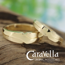 Ｃａｒａｖｅｌｌａ:育てる指輪｜イエローゴールドとマットのコンビネーションが特徴の結婚指輪｜