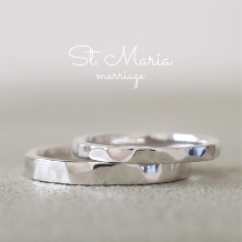 Ｓｔ．Ｍａｒｉａ:【マーレ】水面のきらめきを思わせる、ゆったりした輝きが特徴の結婚指輪