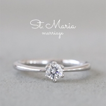 【ソリターリオ】婚約指輪の代表的デザイン。高さを抑え、普段使いしやすい指輪です。