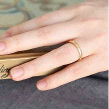Ｓｔ．Ｍａｒｉａ:【レッガーミ】面取りされたヤスリ目が、ヴィンテージな雰囲気を醸し出す結婚指輪