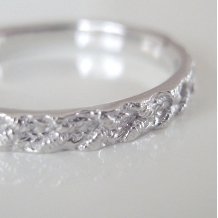 Ｓｔ．Ｍａｒｉａ:【アマイヤ】糸を紡いだような、こだわりの加工が何とも魅力的な結婚指輪