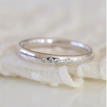 Ｓｔ．Ｍａｒｉａ:【リトモ】ランダムなメレーダイヤがリズムを生み、女性らしい柔らかさを醸し出す