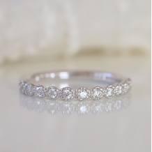 Ｓｔ．Ｍａｒｉａ:【グラノ・ディ・フィオーレ】アンティークを思わせる、繊細な華奢さと凝った作り