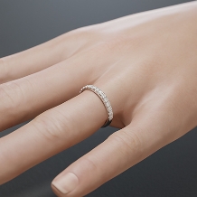 Charms Jewelry:【ダイヤモンドとプラチナが調和して美しい輝きを放つエタニティリング】