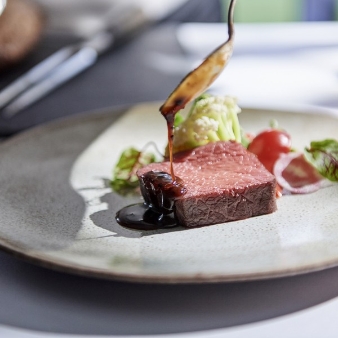 結婚式場：【まもなく満席*150万優待】厳選国産牛*無料ハーフコース試食