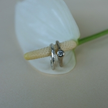 ａｔｅｌｉｅｒ　ＳＴ，ＣＡＴ:普段着に似合う、モダンなオーダー婚約指輪【Fukurin Engagement】