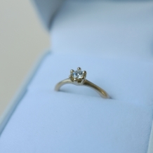 ａｔｅｌｉｅｒ　ＳＴ，ＣＡＴ:普段着に似合う、モダンなオーダー婚約指輪【6 Tsume Engagement】