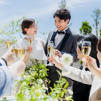 ＬＩＡＲＥ （リアーレ） 旧アネーリ長岡:超早割！【60名様248万円】2026年12月～2027年3月◆澄んだ空が美しいガーデンでお得に叶える:オープンテラスにバーコーナーを出して、ガーデンでの待合も楽しめる。 プライベートな時間を存分に過ごせる専用テラスで笑い声が飛び交うガーデンパーティや二次会も叶う。