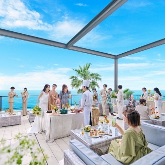 結婚式場：＼5月BIG*先行公開／OPEN特典！海*光の圧巻チャペル×ドレス体験