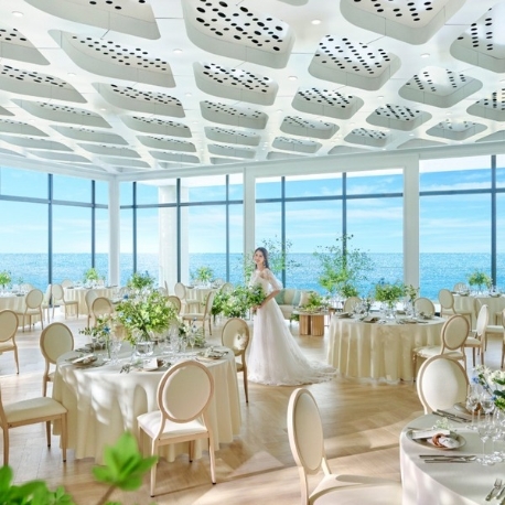 THE SURF SEASIDE TERRACE（ザ・サーフ シーサイドテラス）：《GRANDオープン！150万BIG優待》海煌めく挙式×新作ドレス*試食