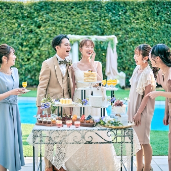 Ｐａｌａｉｓ　ｄｅ　Ｆｏｒｍｏｓａ:《平日婚》　平日がお休み業界の方♪　時間も邸宅も自由に選べる　ゲストも嬉しい演出でおもてなし:ガーデンやプールも自由に使って　ふたりのスタイルをお楽しみいただけます