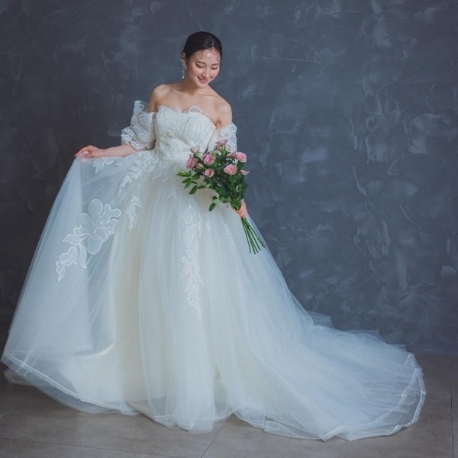 西公園　空の迎賓館：*新作＆トレンド*1万点以上のアイテムから選べるこだわり衣裳