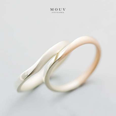 ＭＯＵＶ（モーブ）:V字｜美しく魅せる緩やかなカーブ