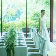 軽井沢 閑聖の杜（KARUIZAWA KANSEI NO MORI）：＼27年春GRAND OPEN記念特典／【27年12～28年2月】40名◎最大4万円の選べる演出特典付き：2027年春、軽井沢の心地よい自然に溶け込む邸宅が誕生。オープンに先駆けて、完成予想図や動画にてご案内。軽井沢駅から徒歩5分。木漏れ日や風を感じ、美食や滞在まで愉しむ、軽井沢ならではのリゾートウエディングです。