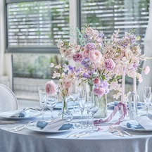 アルカンシエル luxe mariage 名古屋 エクラ|シャンデリア輝く白×光の会場画像 2-3