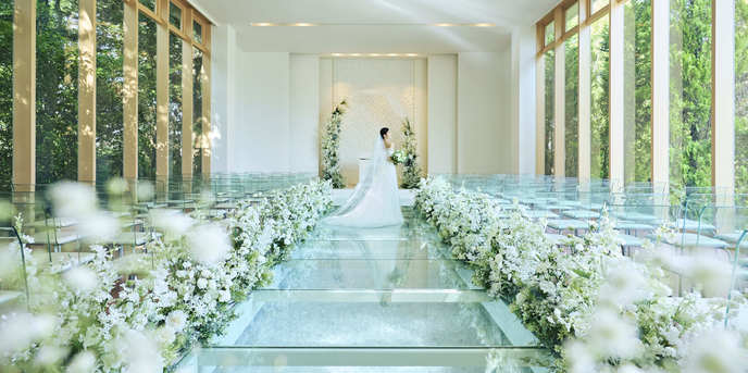 アールベルアンジェMie チャペル(両サイドが全面ガラス張りの解放感)画像 1