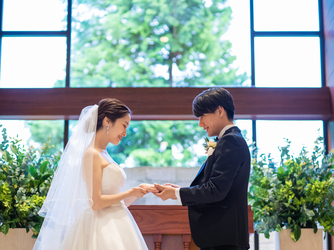 TERRACE GLANZ(テラスグランツ) セレモニースペース(独立型の専門式場チャペルで挙式シーン)画像 2-2