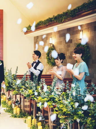 TERRACE GLANZ(テラスグランツ) セレモニースペース(独立型の専門式場チャペルで挙式シーン)画像 1-2