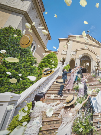 ピアザ ララ ルーチェ チャペルから続く大階段が魅力の非日常空間画像 1-1