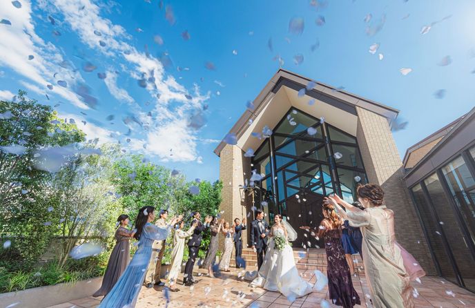 北ビワコホテル グラツィエ チャペル(青空の下、祝福のフラワーシャワー)画像 1